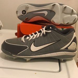Baseball cleats
